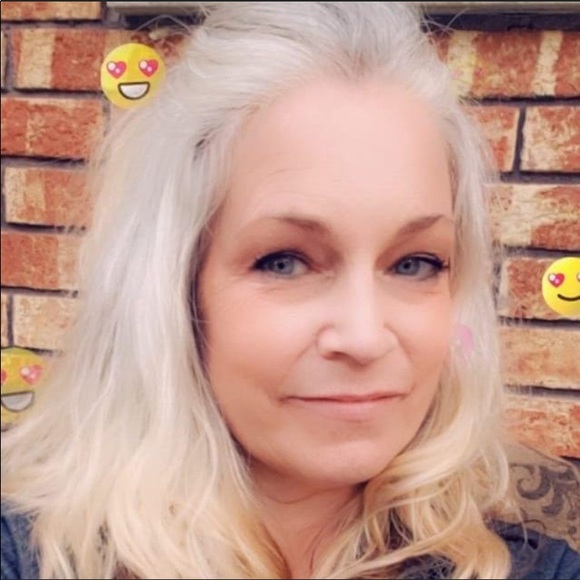 Meet your Posher, Cynthia from IDigNostalgia! - Picture 2 of 2